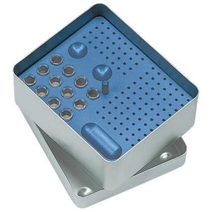 Alu stojalo za endo instrumente s pokrovom.125X105X54 mm