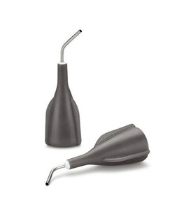 Flowable dispensing tips